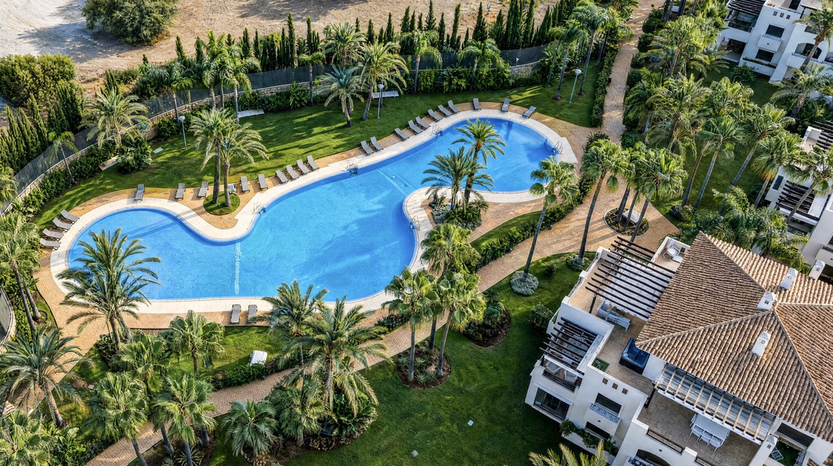 2 Bed Middle Floor Apartment in Puerto Banús