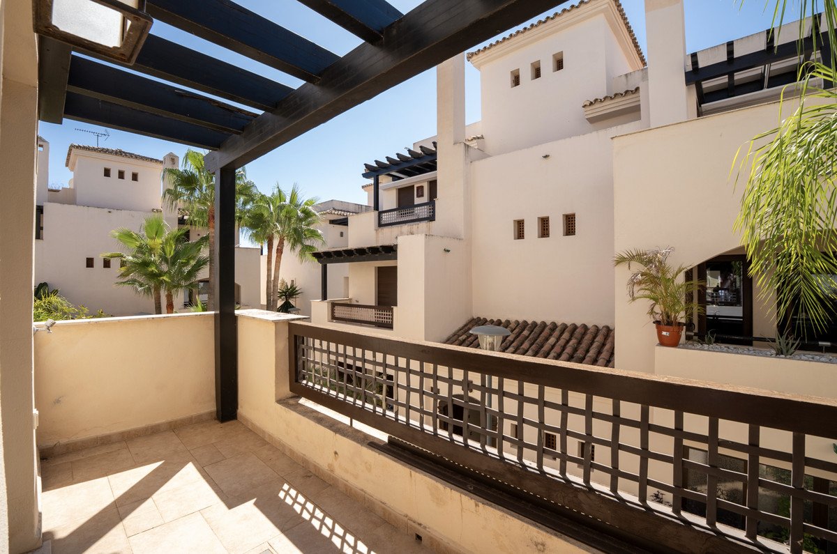 2 Bed Middle Floor Apartment in Puerto Banús