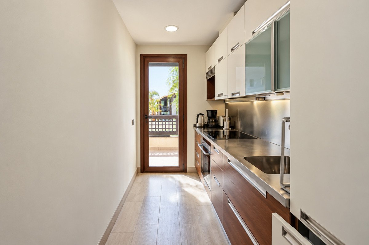 2 Bed Middle Floor Apartment in Puerto Banús