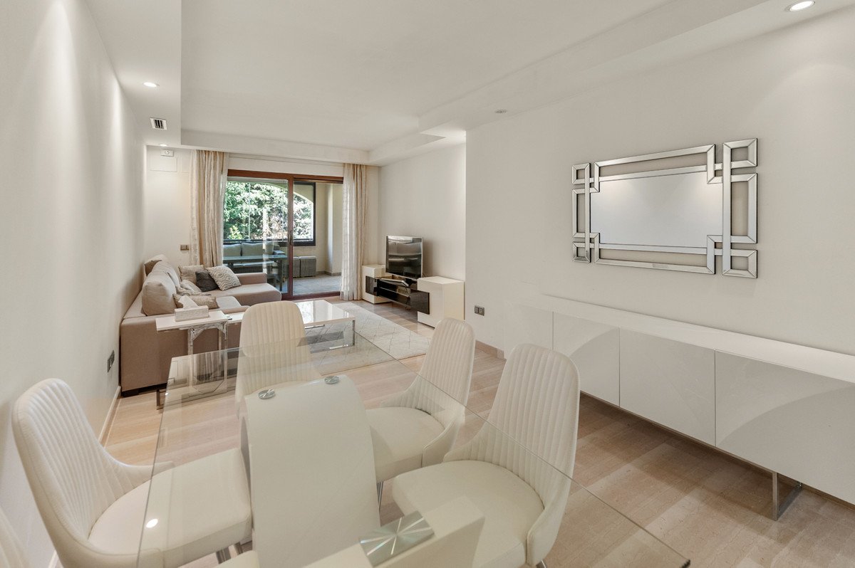 2 Bed Middle Floor Apartment in Puerto Banús