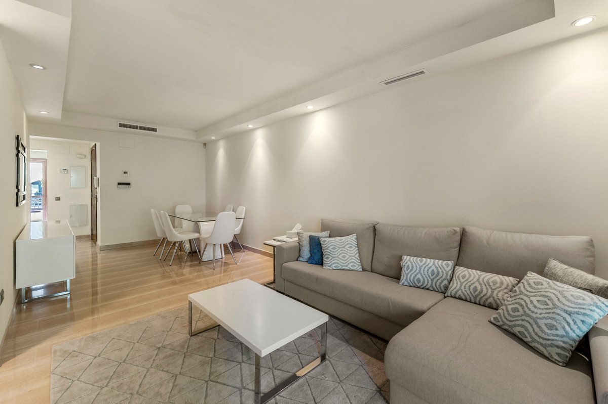 2 Bed Middle Floor Apartment in Puerto Banús