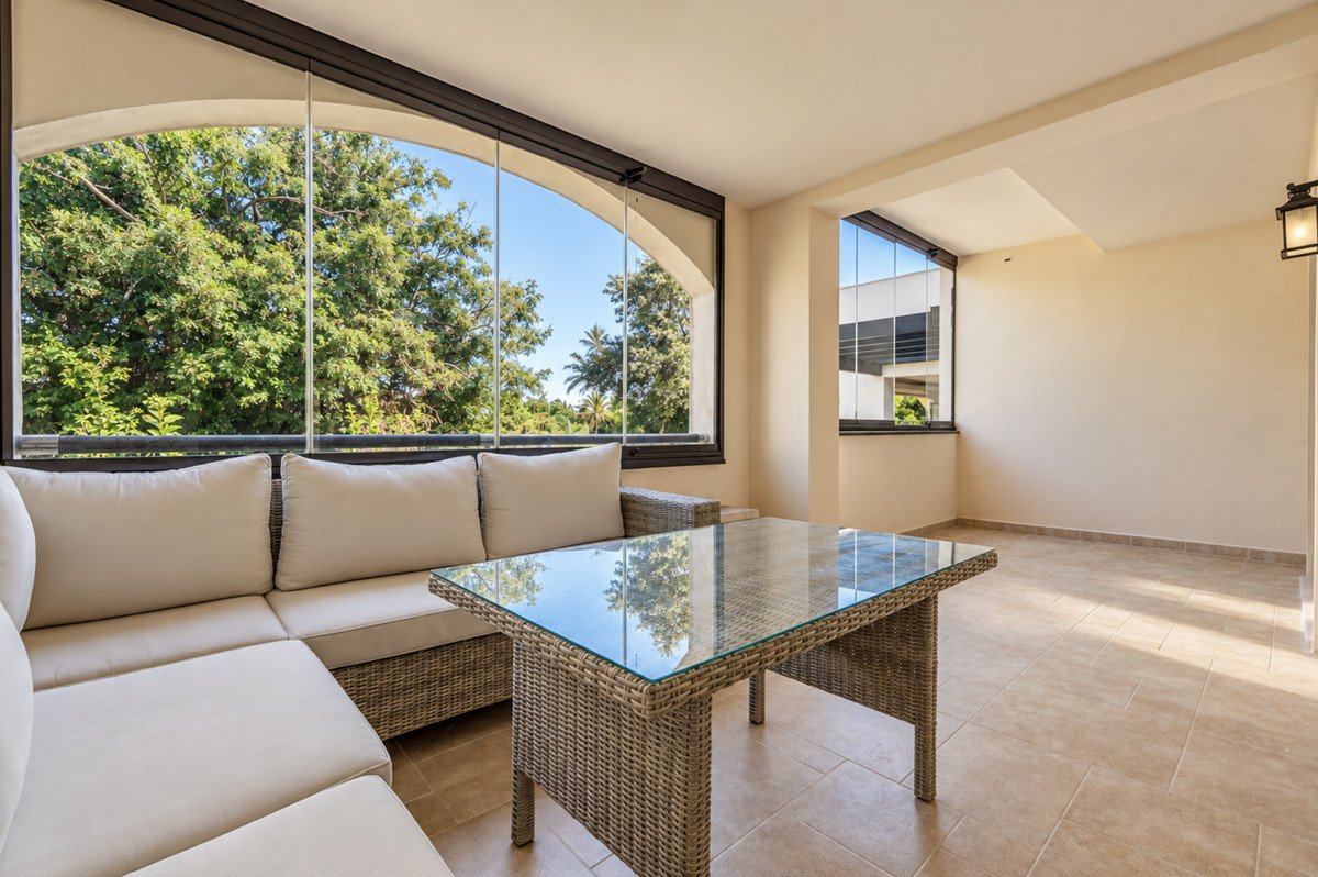 2 Bed Middle Floor Apartment in Puerto Banús