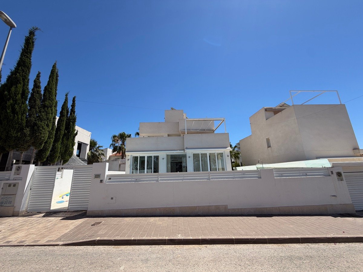 4 Bed Detached Villa in Mil Palmeras