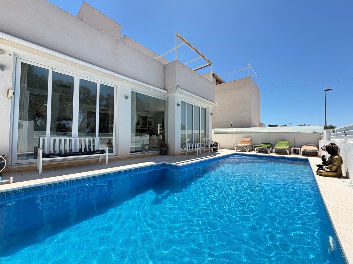 4 Bed Detached Villa in Mil Palmeras