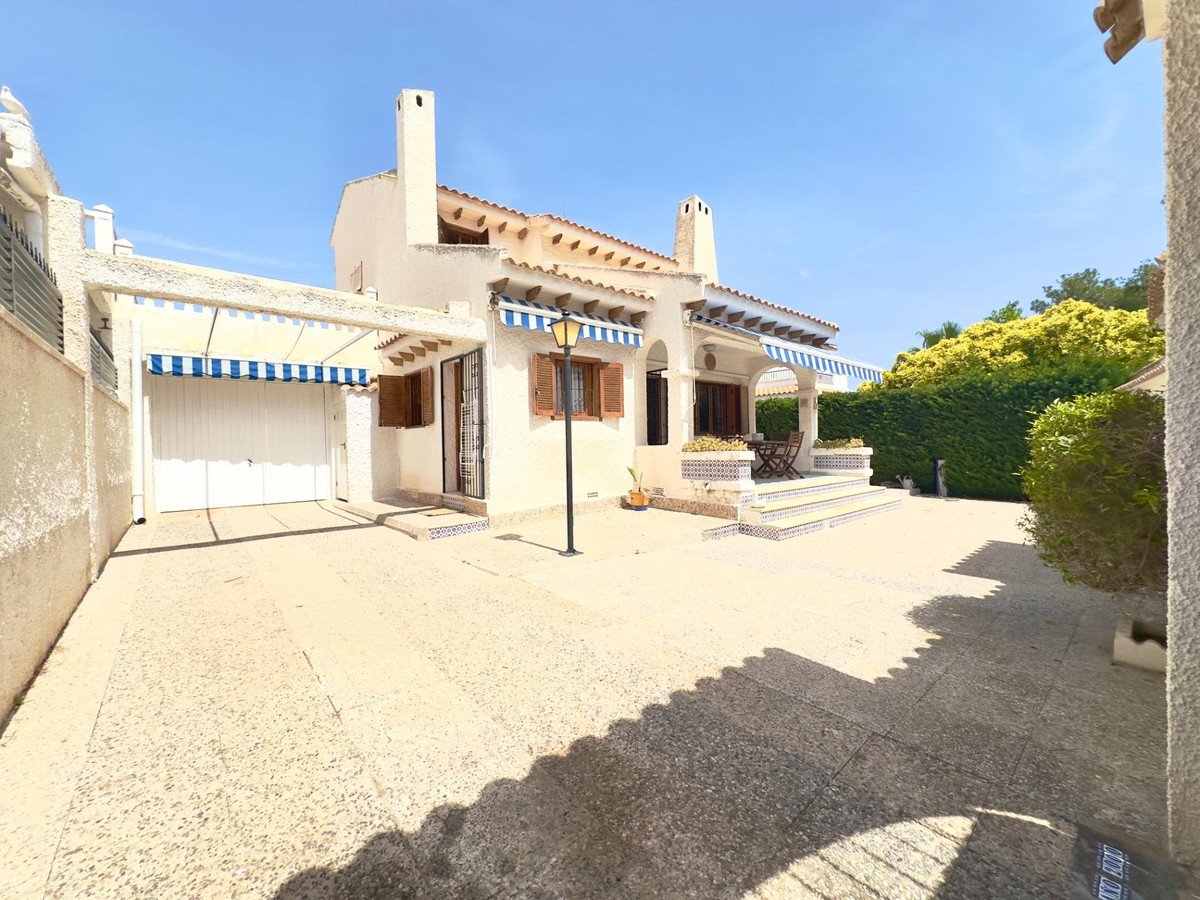 3 Bed Detached Villa in Cabo Roig