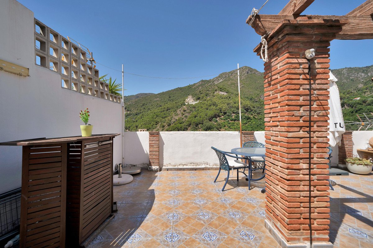 6 Bed Townhouse in Ojén