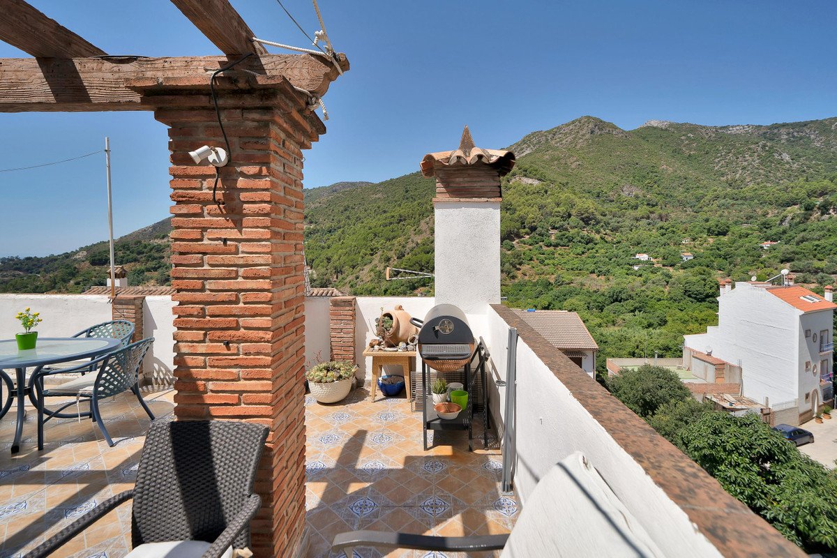 6 Bed Townhouse in Ojén