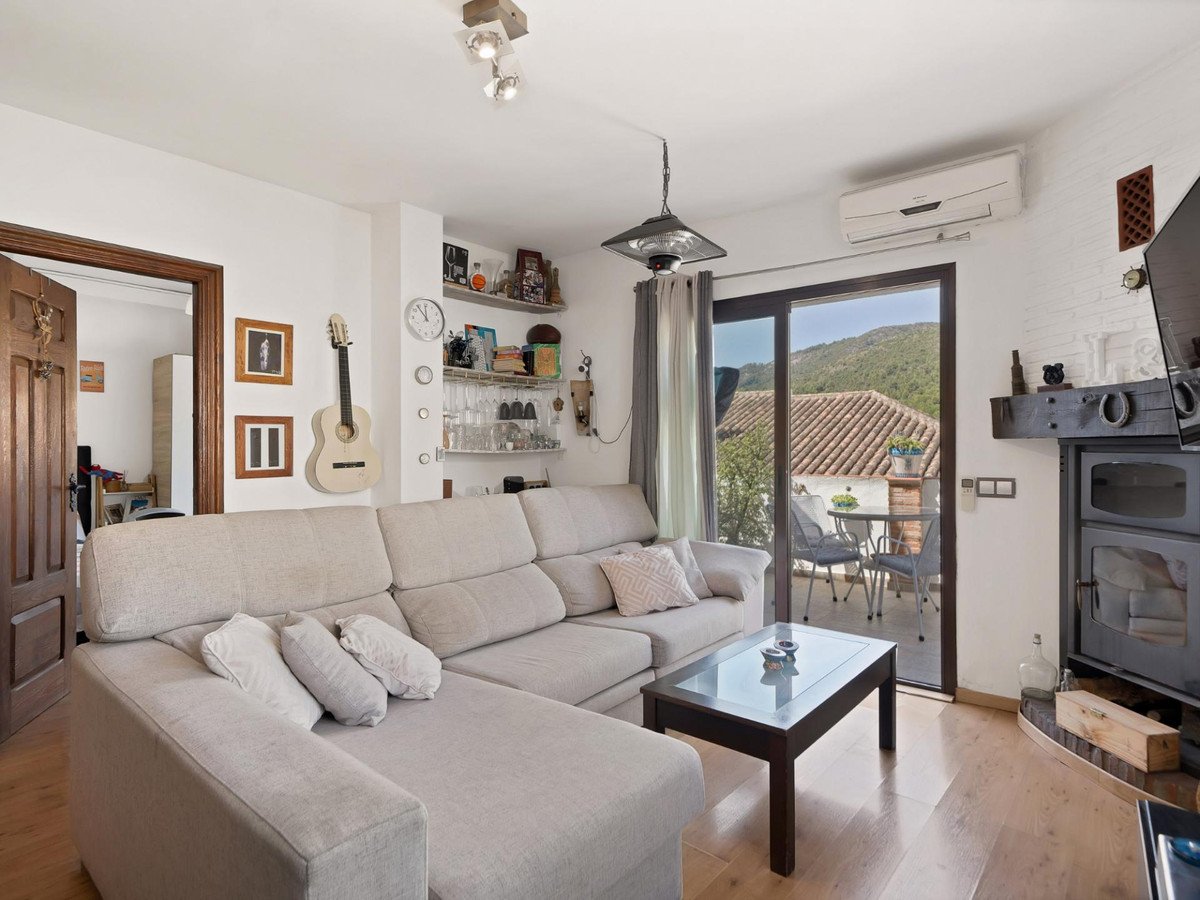 6 Bed Townhouse in Ojén