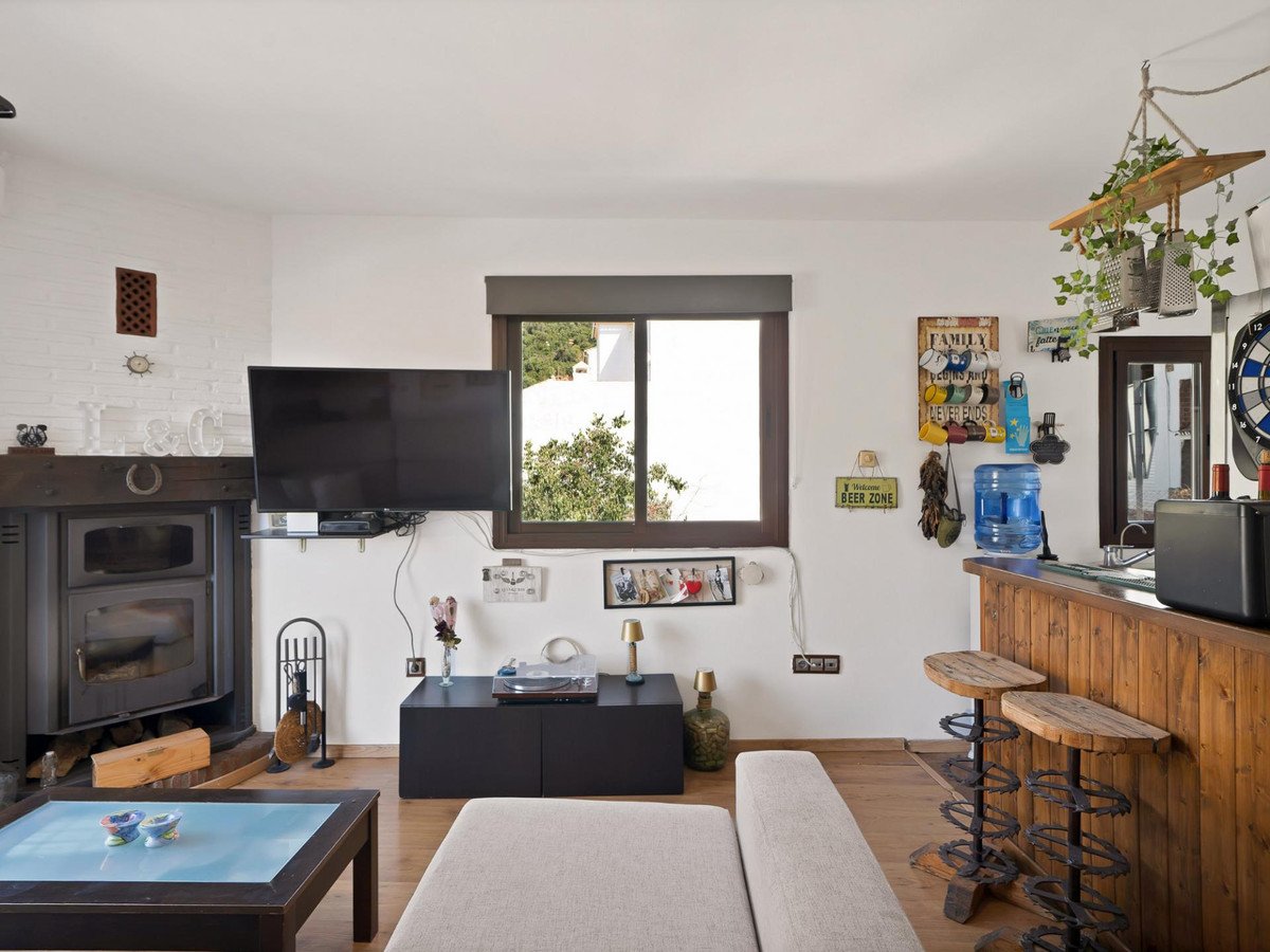 6 Bed Townhouse in Ojén