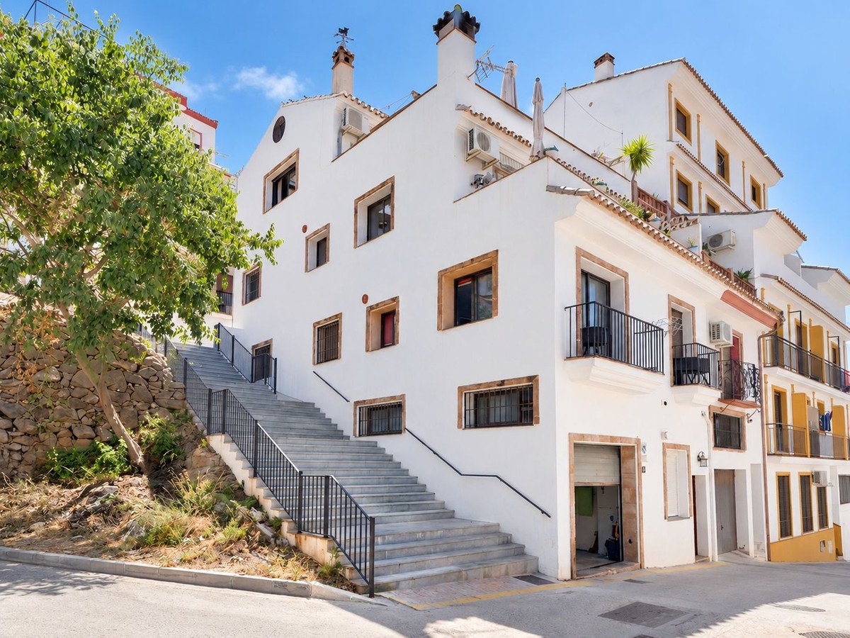 6 Bed Townhouse in Ojén