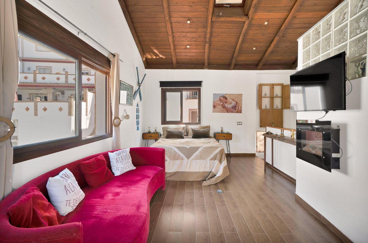 6 Bed Townhouse in Ojén