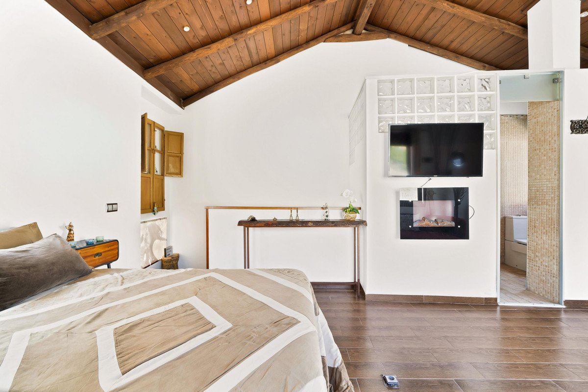 6 Bed Townhouse in Ojén