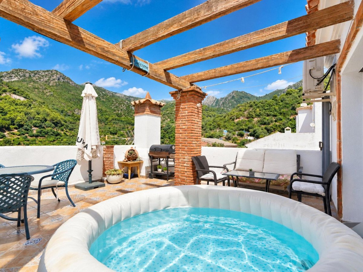 6 Bed Townhouse in Ojén