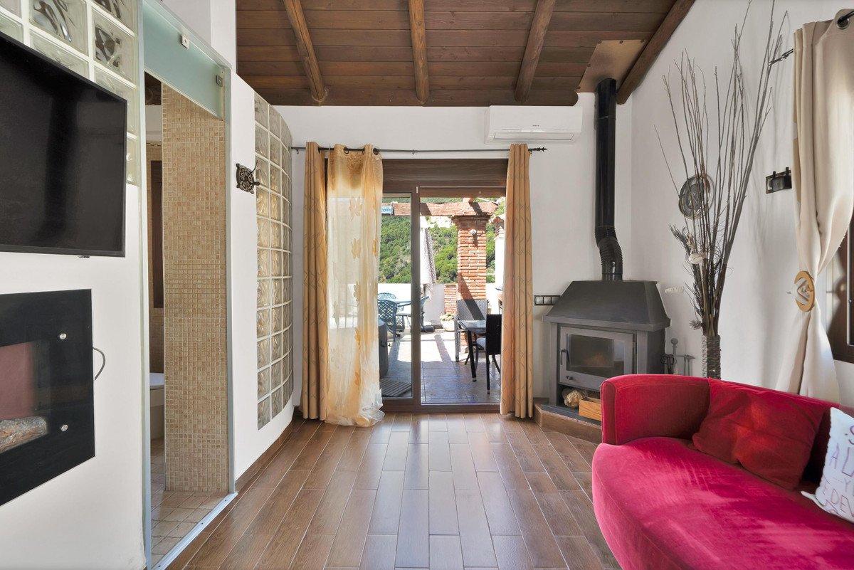 6 Bed Townhouse in Ojén