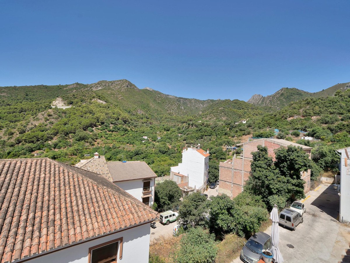 6 Bed Townhouse in Ojén