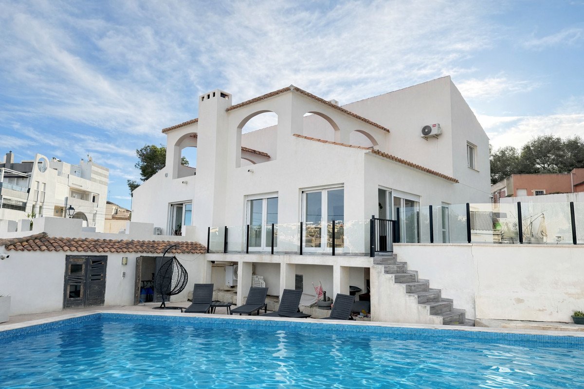 6 Bed Detached Villa in Villamartin