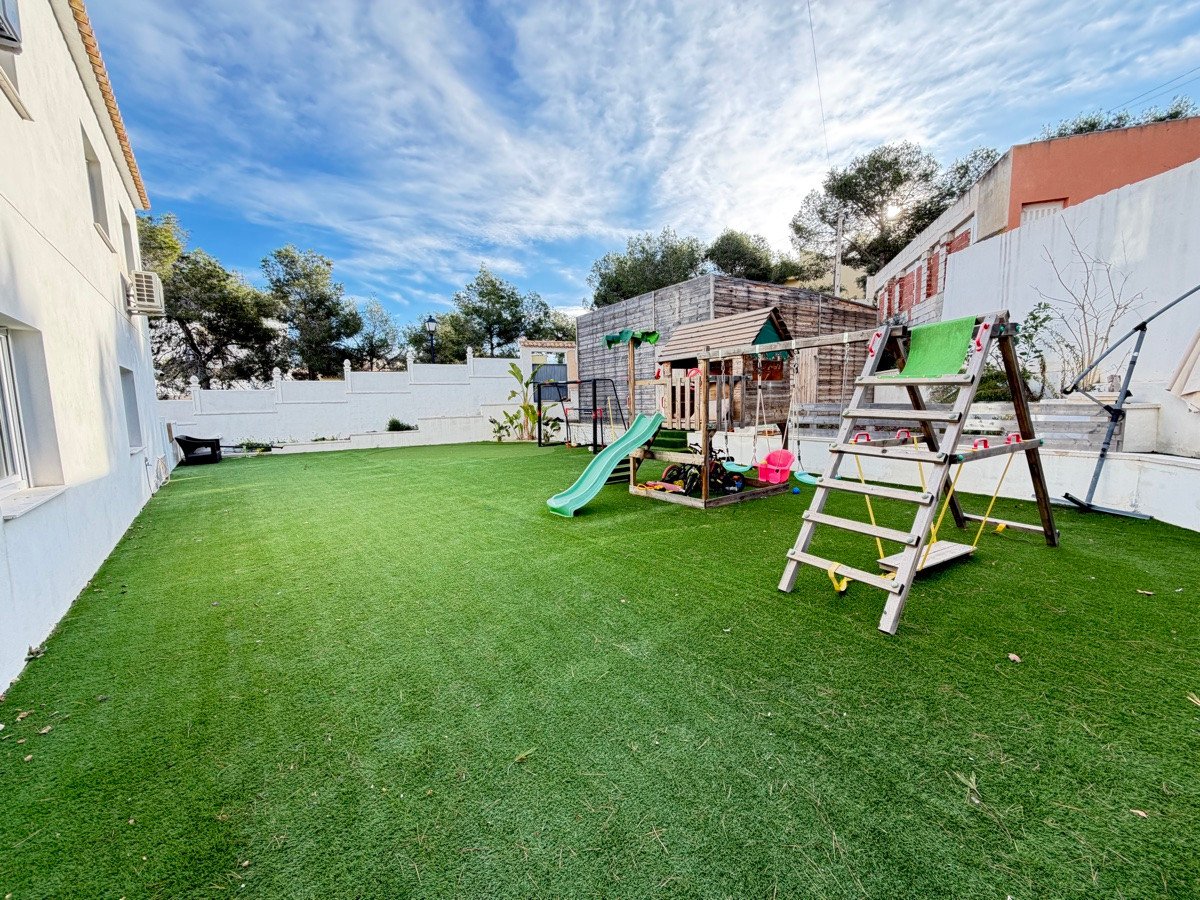 6 Bed Detached Villa in Villamartin