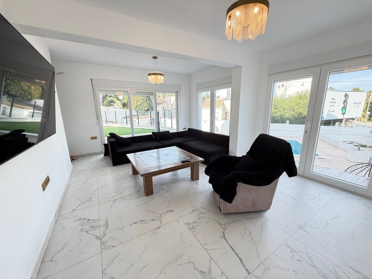 6 Bed Detached Villa in Villamartin