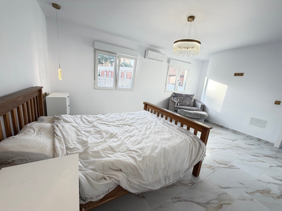 6 Bed Detached Villa in Villamartin