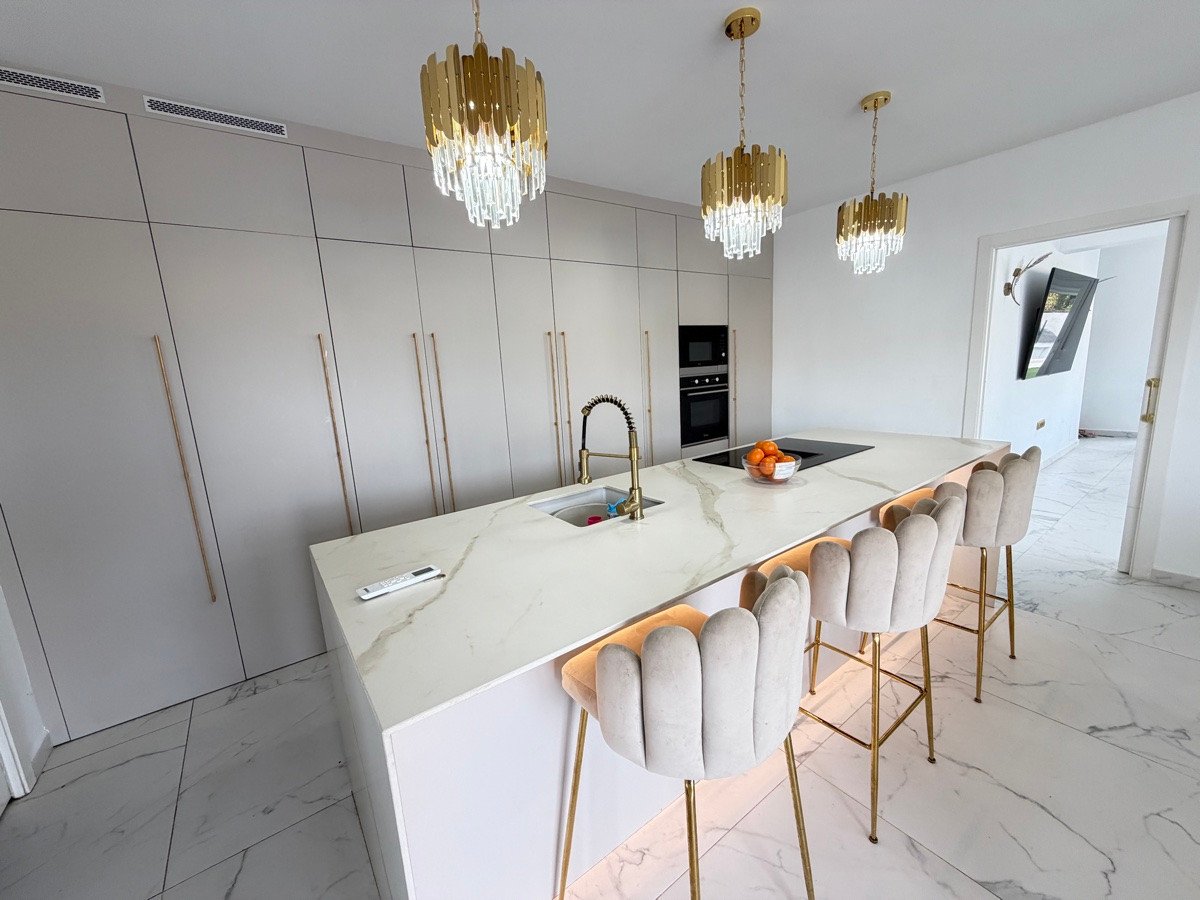 6 Bed Detached Villa in Villamartin
