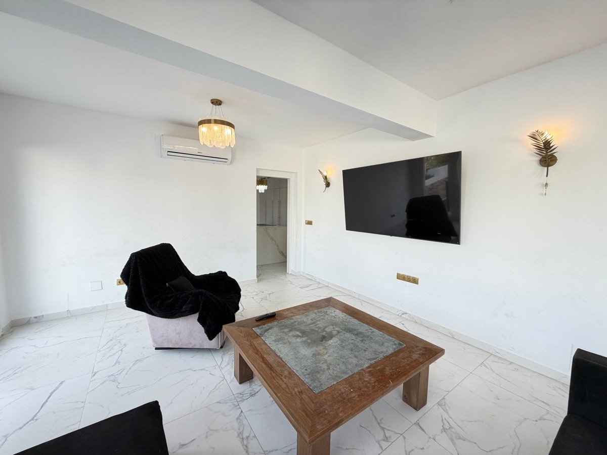 6 Bed Detached Villa in Villamartin