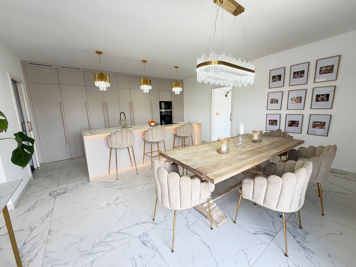 6 Bed Detached Villa in Villamartin