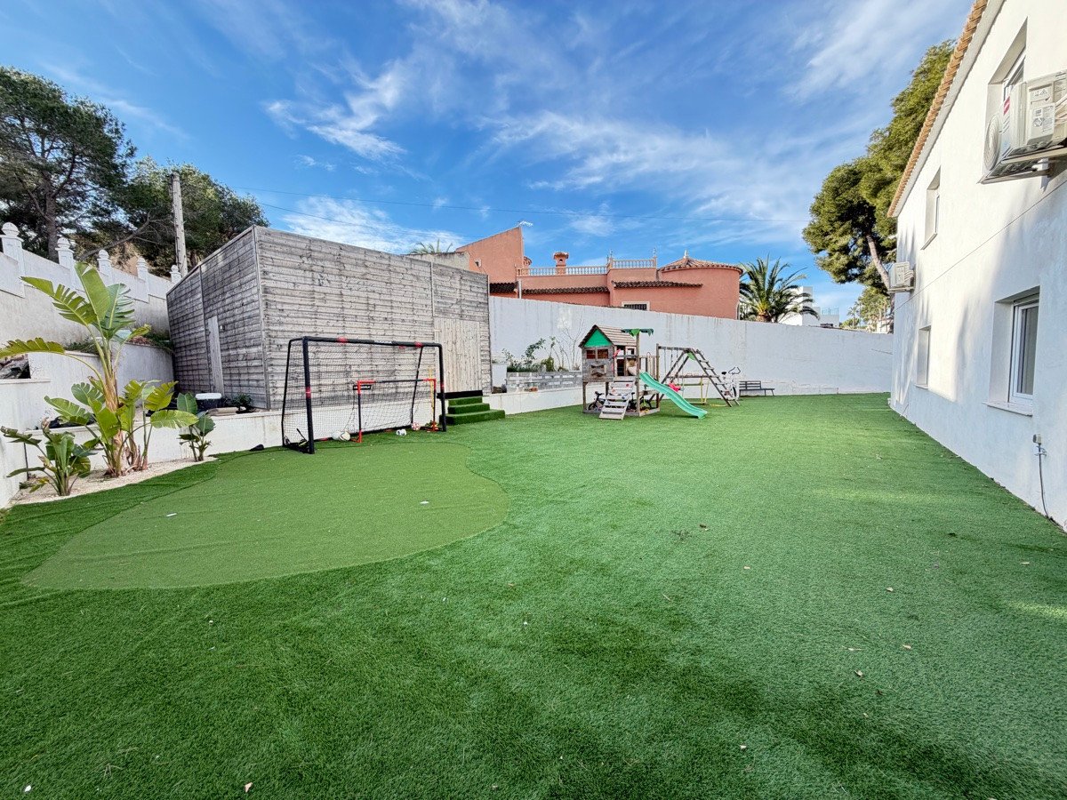 6 Bed Detached Villa in Villamartin
