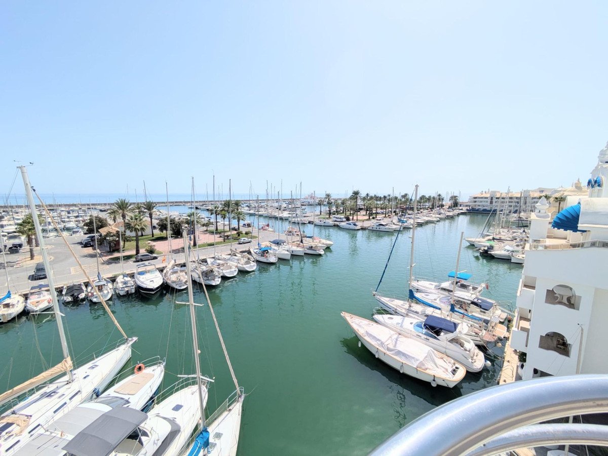2 Bed Middle Floor Apartment in Benalmadena