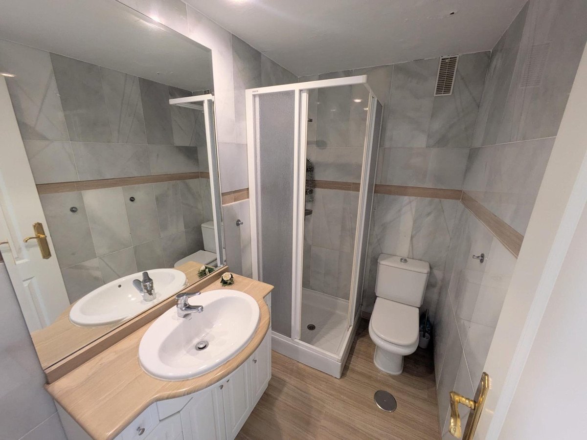 2 Bed Middle Floor Apartment in Benalmadena