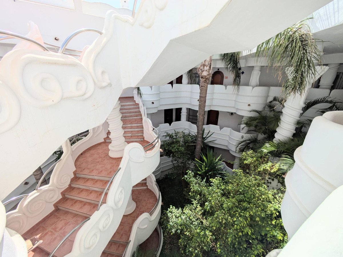 2 Bed Middle Floor Apartment in Benalmadena