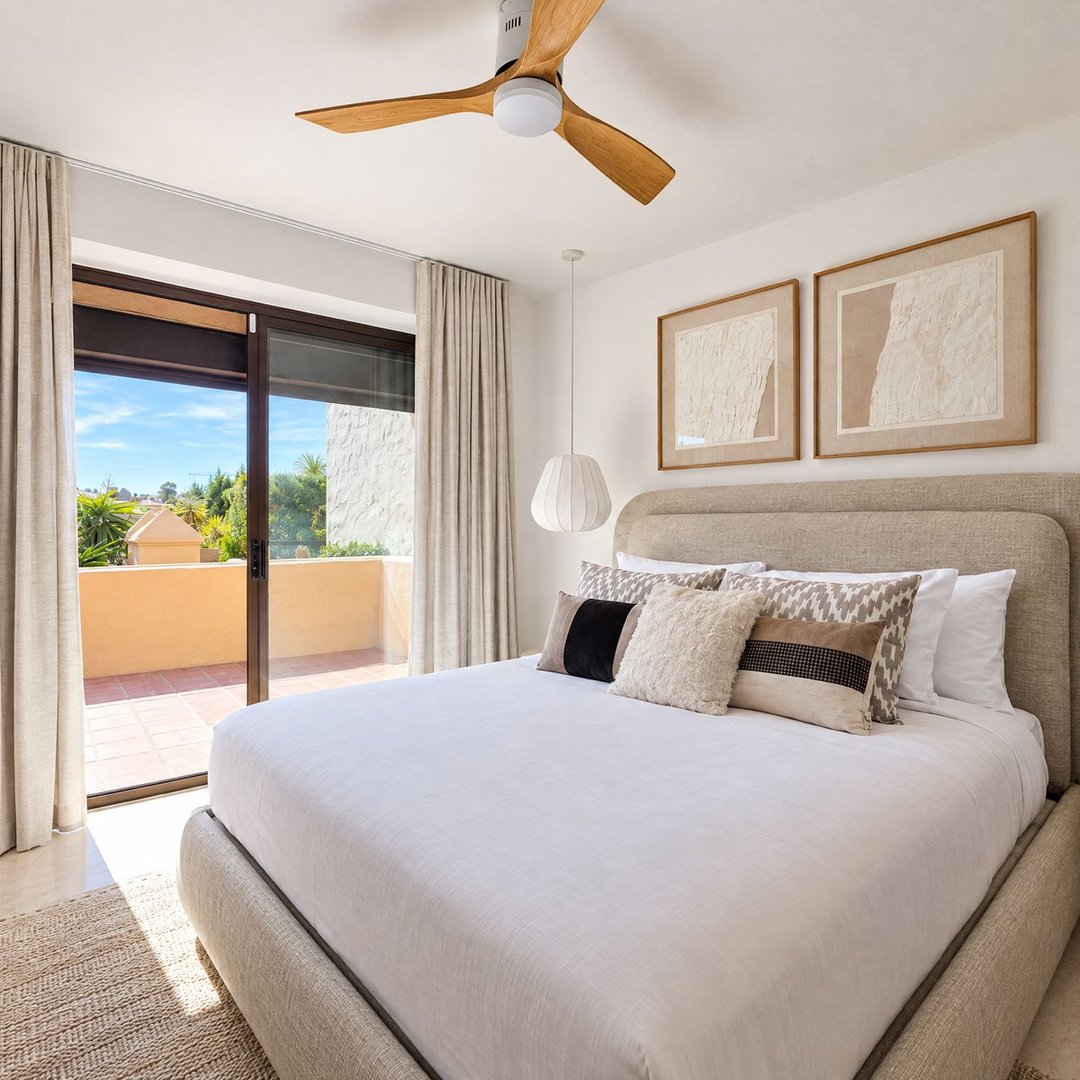 3 Bed Middle Floor Apartment in Estepona