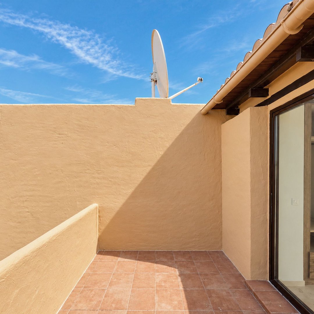 3 Bed Middle Floor Apartment in Estepona