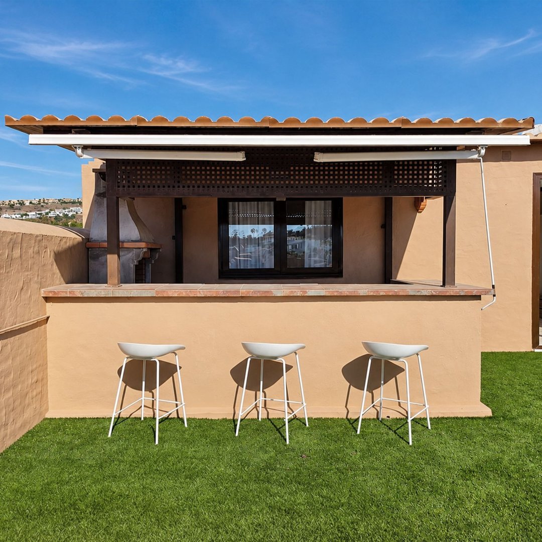 3 Bed Middle Floor Apartment in Estepona