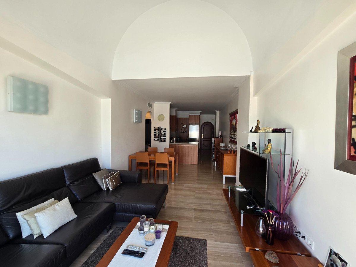 2 Bed Middle Floor Apartment in Benalmadena