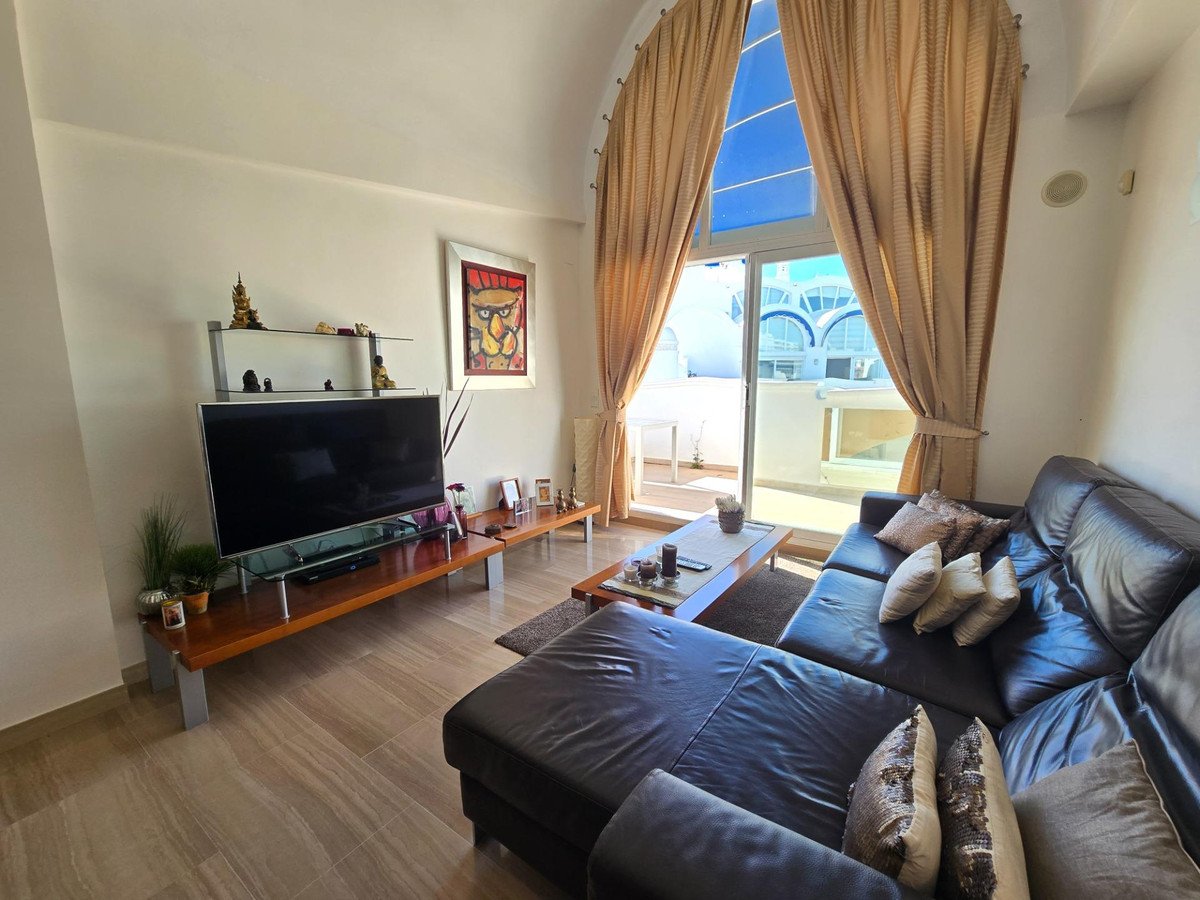 2 Bed Middle Floor Apartment in Benalmadena