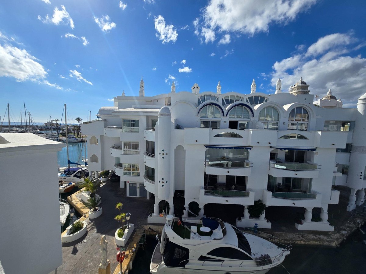 2 Bed Middle Floor Apartment in Benalmadena