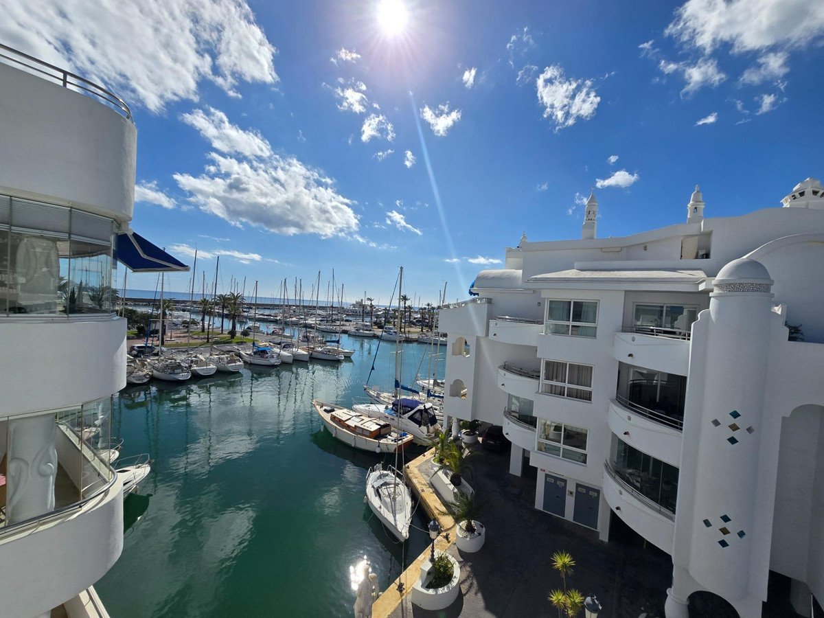 2 Bed Middle Floor Apartment in Benalmadena