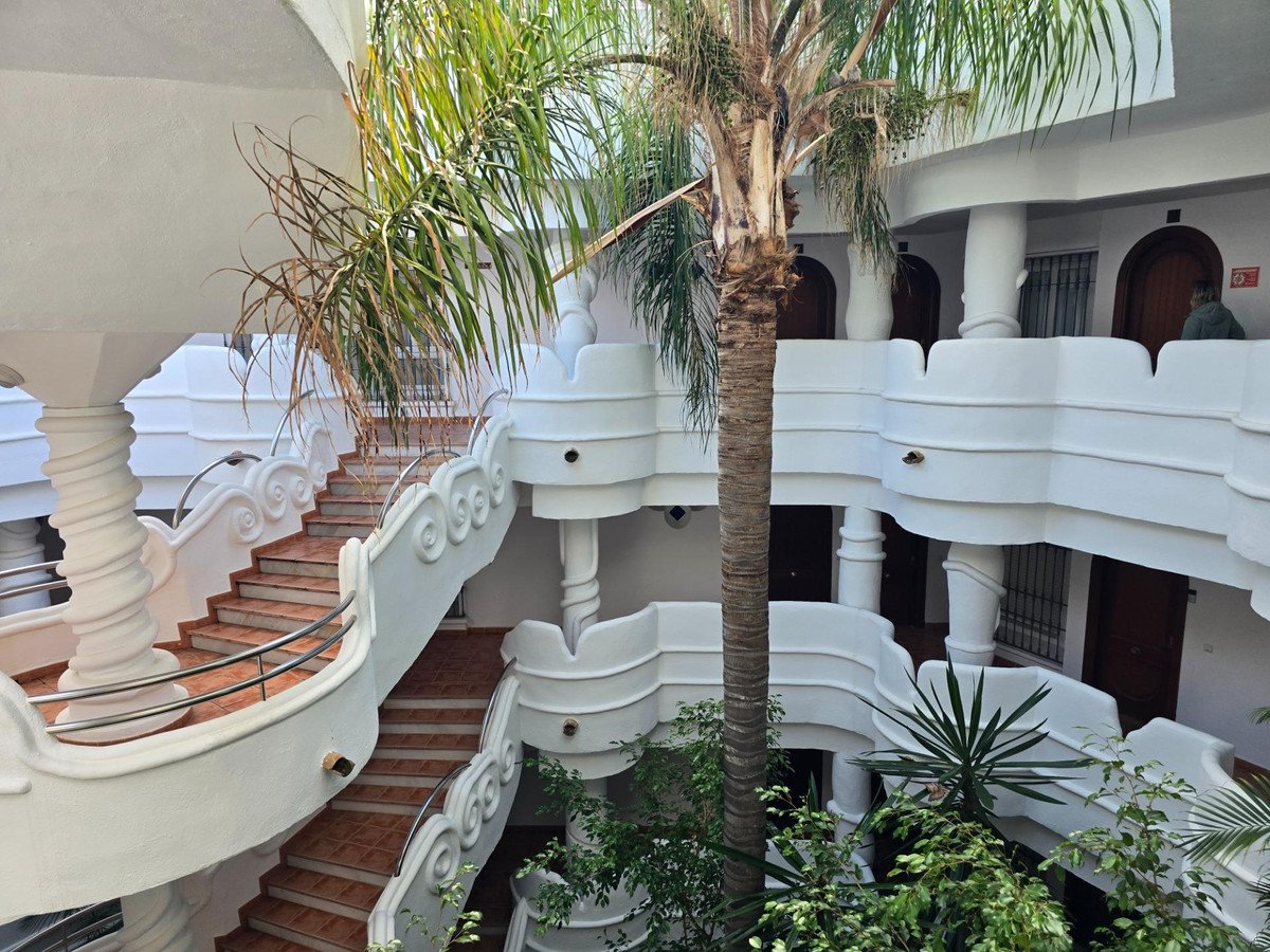 2 Bed Middle Floor Apartment in Benalmadena