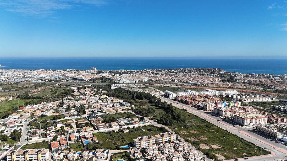 1 Bed Residential Plot in Lomas de Cabo Roig