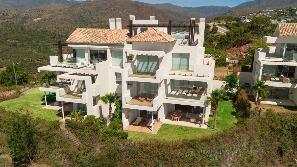 4 Bed Duplex in Benahavís
