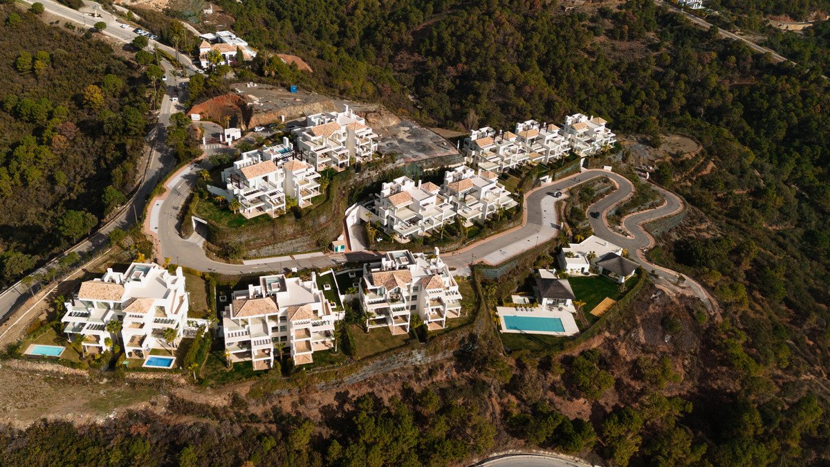 4 Bed Duplex in Benahavís