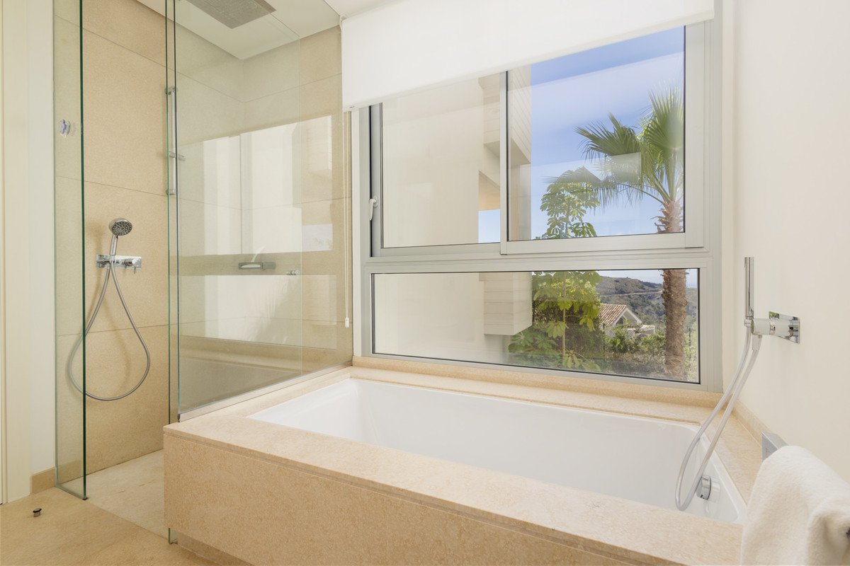 4 Bed Duplex in Benahavís
