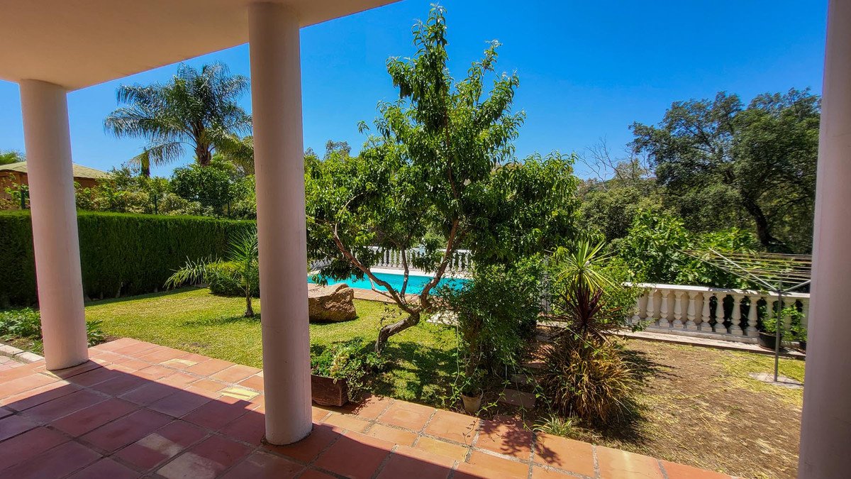 5 Bed Detached Villa in Elviria