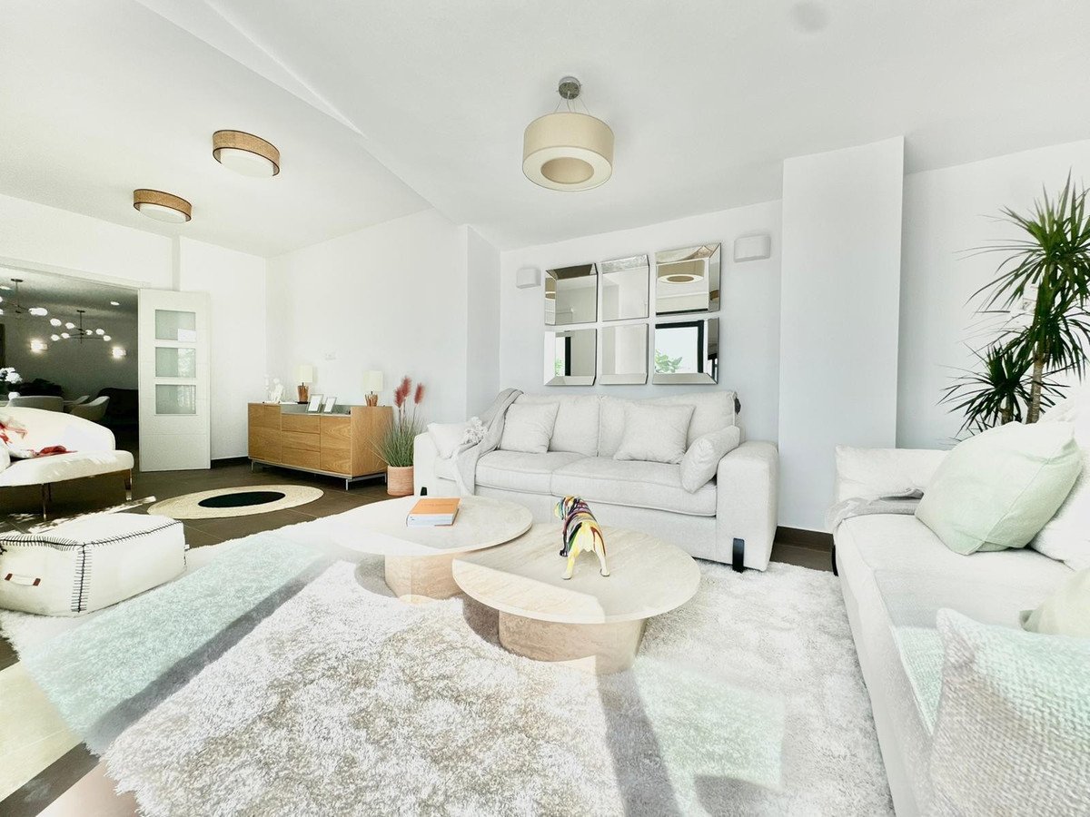 3 Bed Middle Floor Apartment in Puerto Banús