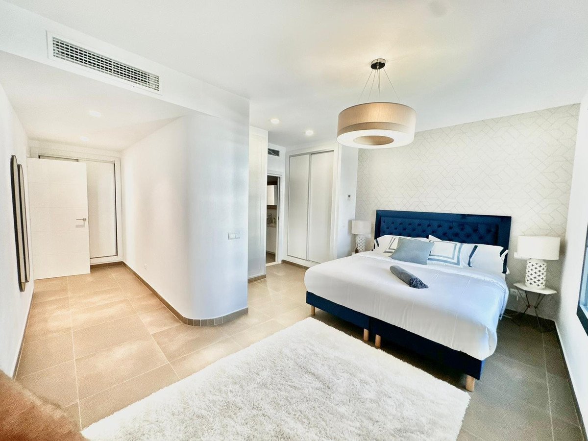 3 Bed Middle Floor Apartment in Puerto Banús
