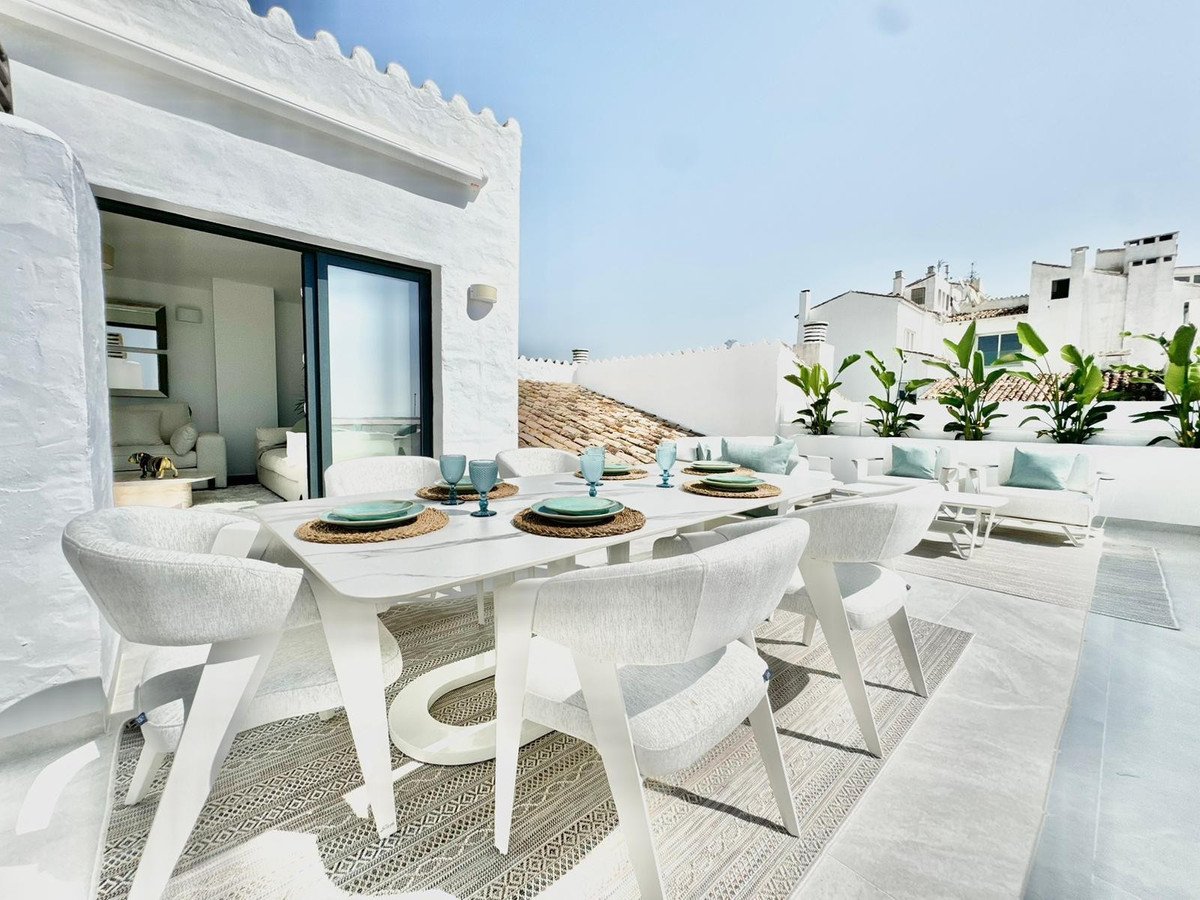 3 Bed Middle Floor Apartment in Puerto Banús
