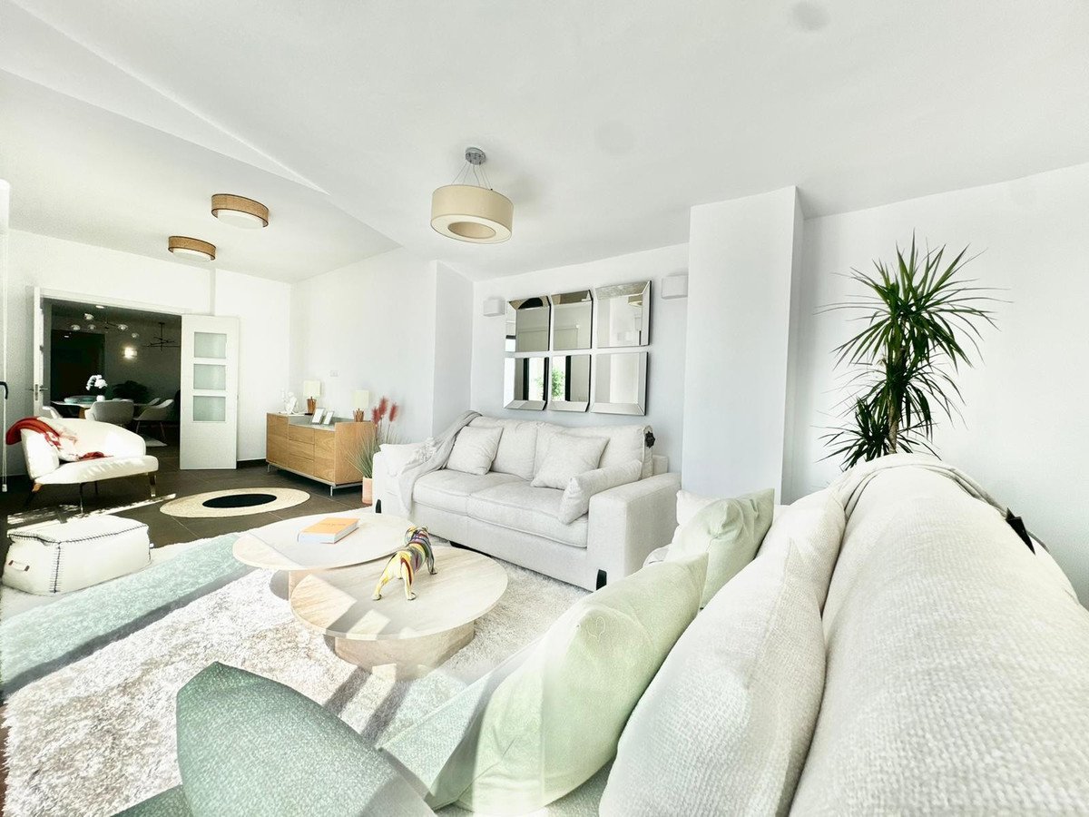 3 Bed Middle Floor Apartment in Puerto Banús