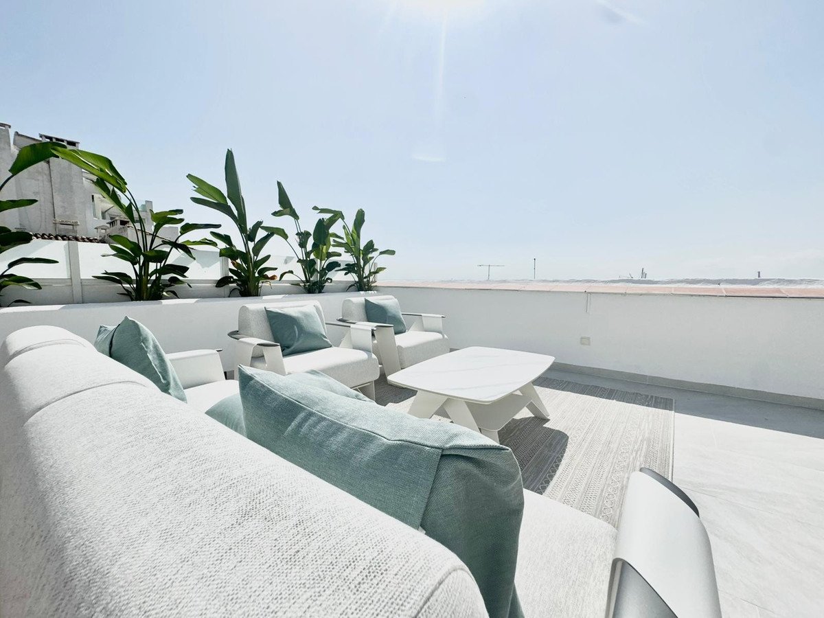 3 Bed Middle Floor Apartment in Puerto Banús