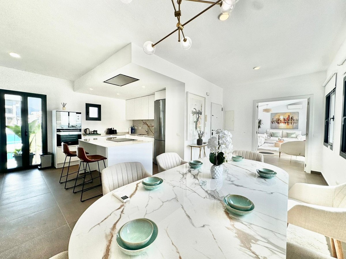 3 Bed Middle Floor Apartment in Puerto Banús