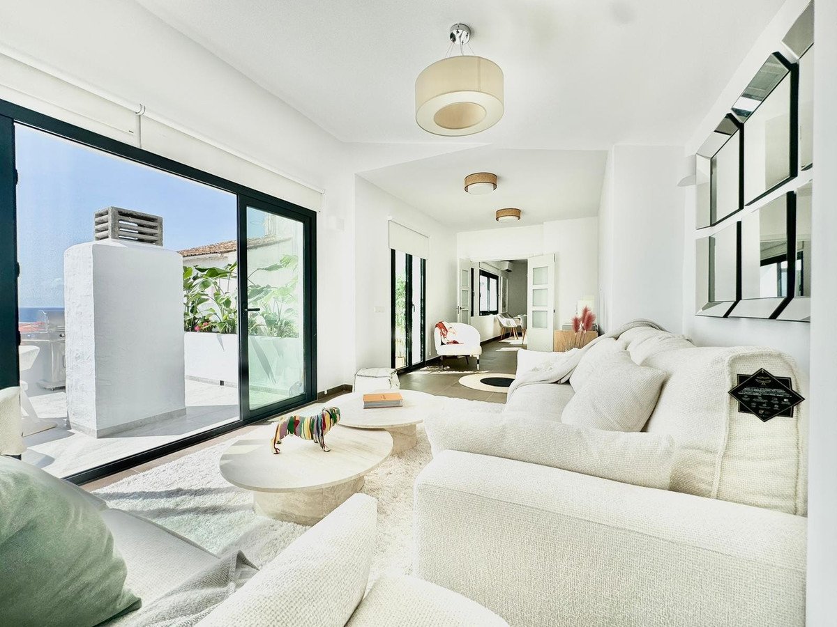 3 Bed Middle Floor Apartment in Puerto Banús
